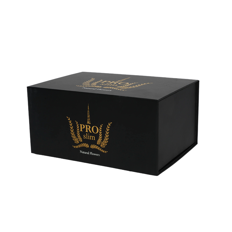 Caja de regalo plegable con cierre inferior, acabado en negro mate y estampado en lámina dorada